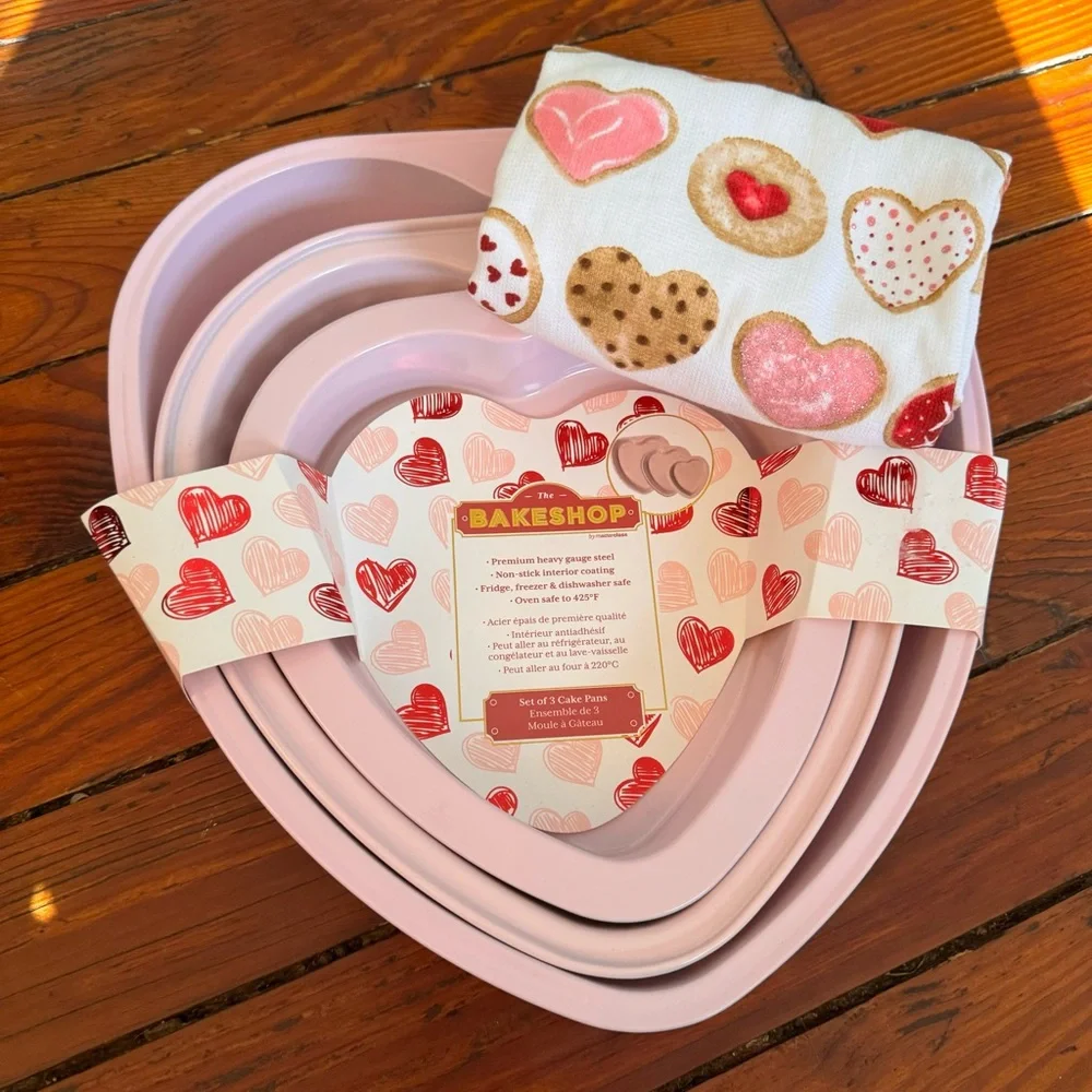 Masterclass Bakeshop Heart 3 Cake Pans and Cupcakes & Cashmere Kitchen Towel NW